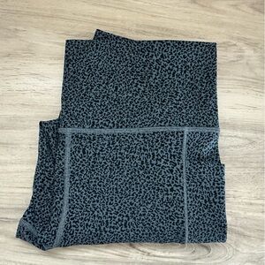 Athleta Salutation Stash 7/8 Textured Tight Blue Leopard Legging size M